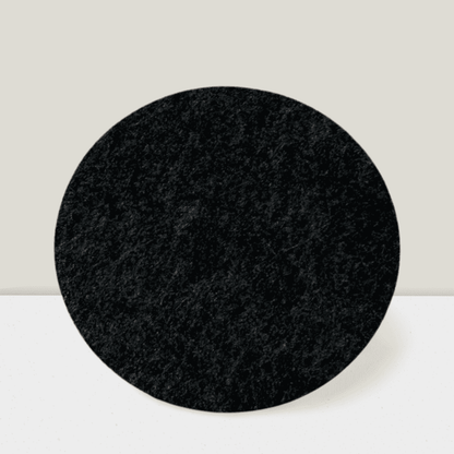 Filzuntersetzer in rund aus hochwertigem, wasseraufnahmefähigem Filzmaterial in elegantem Schwarz.